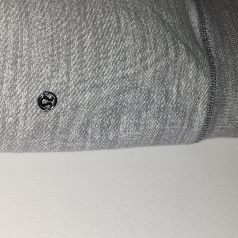 lululemon athletica Tea Lounge Crop Joggers. Womens size 6. Heather Gray color. - Picture 2 of 15